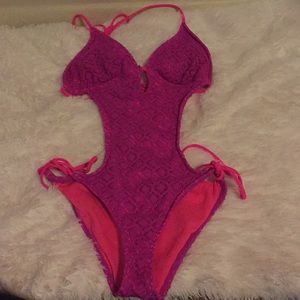 One piece swim suit